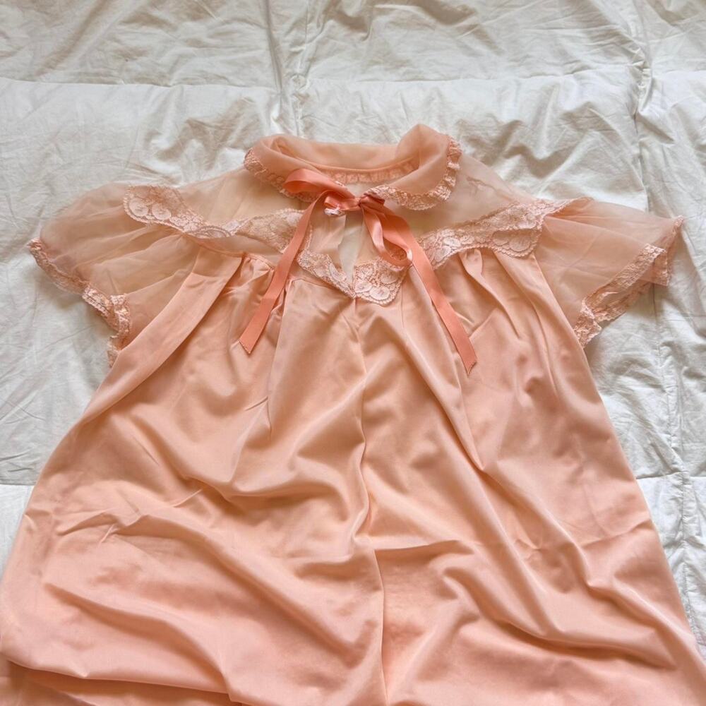Vintage 60s peachy coral satin night robe house coat sz m cottagecore romantic - Picture 1 of 8